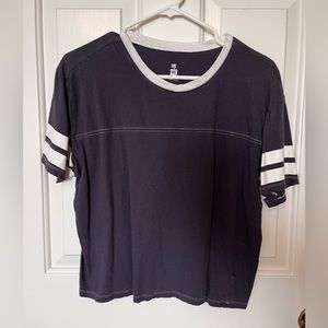 Me to We - Size L - short sleeve crop